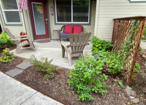 Hidden Gem in SE Boise with hot tub and wood burning fireplace